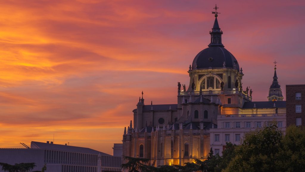 Coucher de soleil à Madrid architecture Espagne église 
